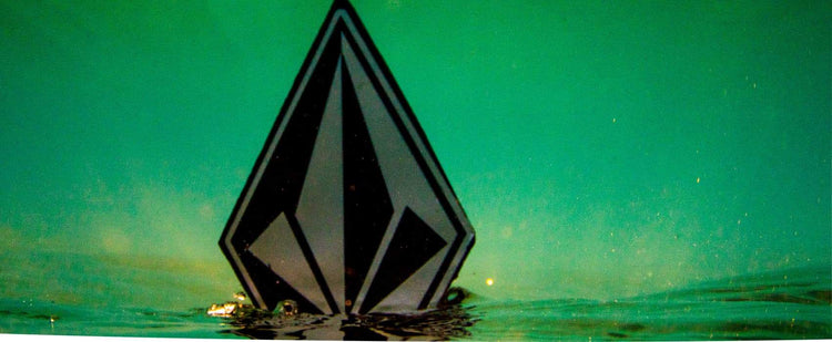 EL VIAJE DE VOLCOM HACIA UN NUEVO FUTURO COMENZÓ HUMILDEMENTE HACE MÁS DE 12 AÑOS Y HA SEGUIDO EVOLUCIONANDO DESDE ENTONCES.