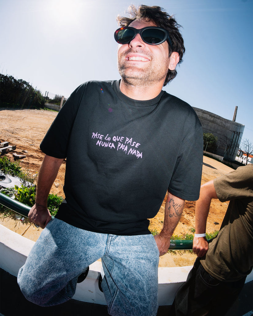 Camiseta Nunca Pasa - Black